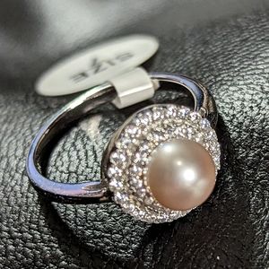 New Vantel Pearl ring, size 7, real silver